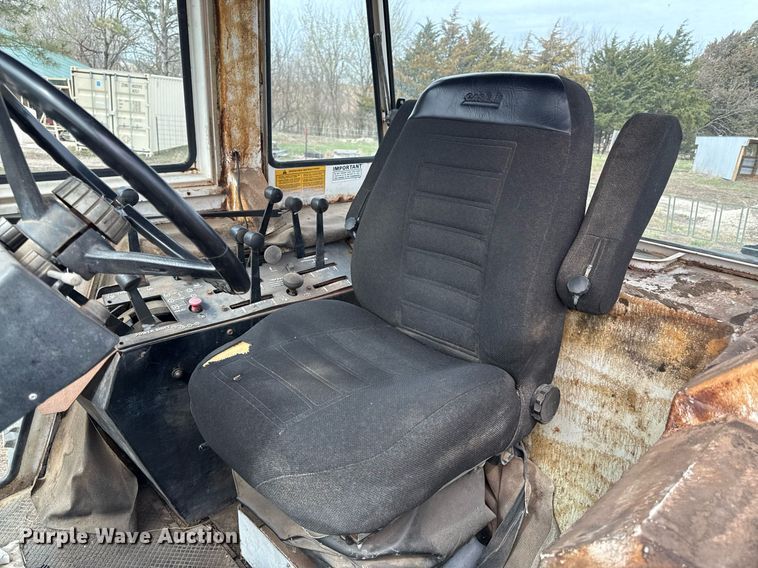 image for item ED4121 1980 Case 2390 tractor