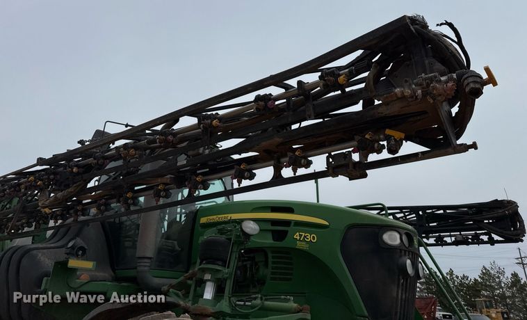 image for item ED5546 2011 John Deere 4730 sprayer