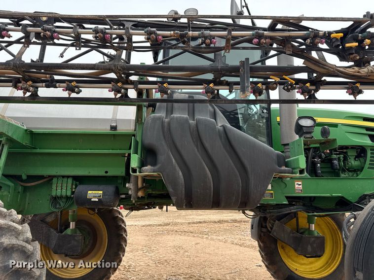 image for item ED5546 2011 John Deere 4730 sprayer