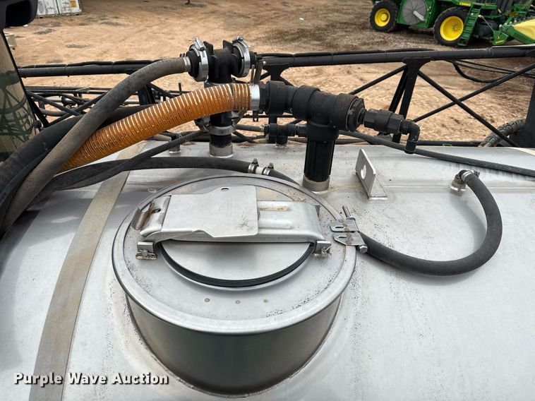 image for item ED5546 2011 John Deere 4730 sprayer