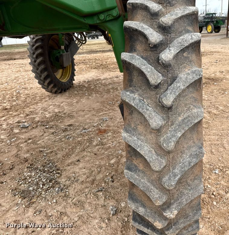 image for item ED5546 2011 John Deere 4730 sprayer