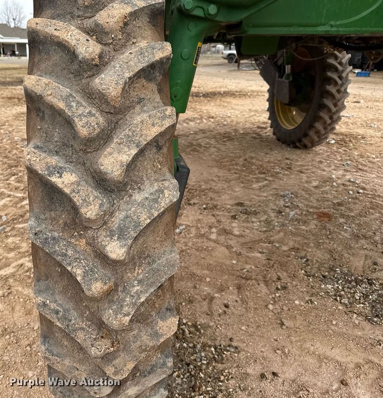 image for item ED5546 2011 John Deere 4730 sprayer