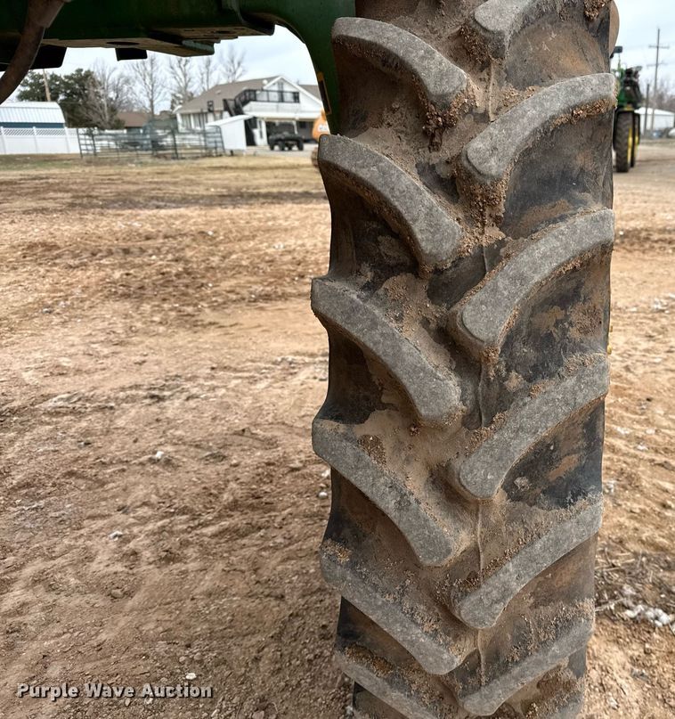 image for item ED5546 2011 John Deere 4730 sprayer