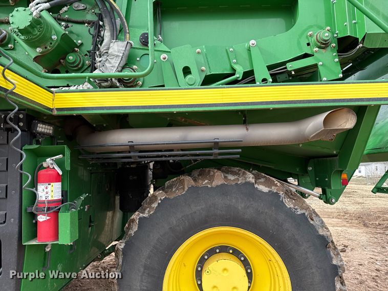 image for item ED5548 2015 John Deere CS690 RWA cotton stripper