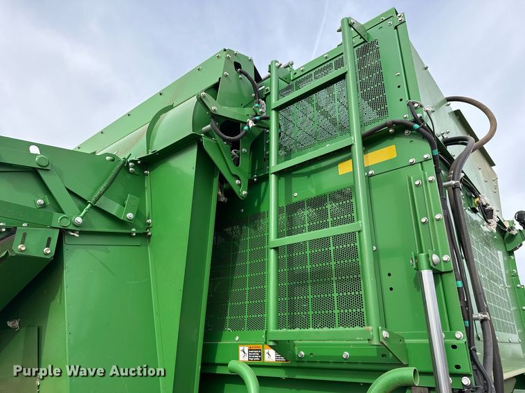 image for item ED5548 2015 John Deere CS690 RWA cotton stripper