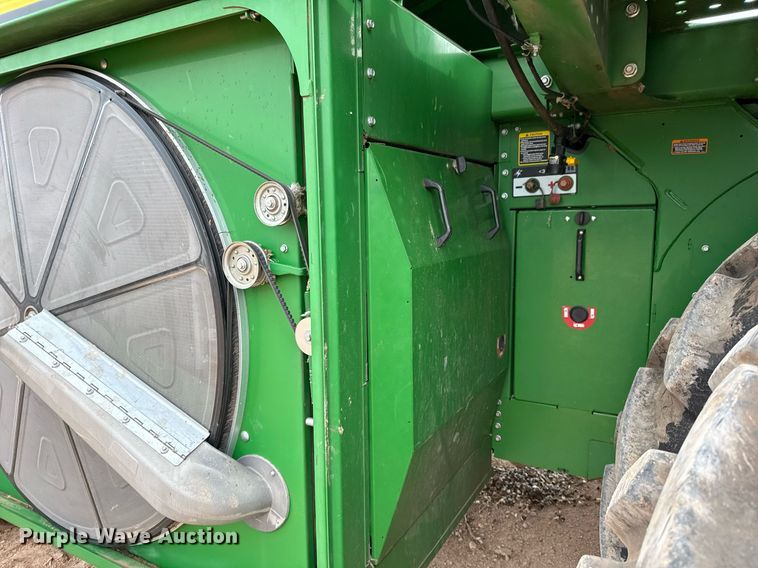 image for item ED5549 2018 John Deere CS690 RWA cotton stripper