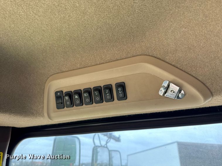 image for item ED5549 2018 John Deere CS690 RWA cotton stripper