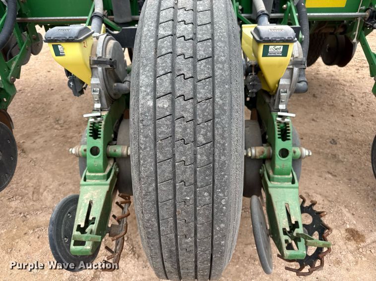 image for item ED5551 2013 John Deere 1770NT no-till planter