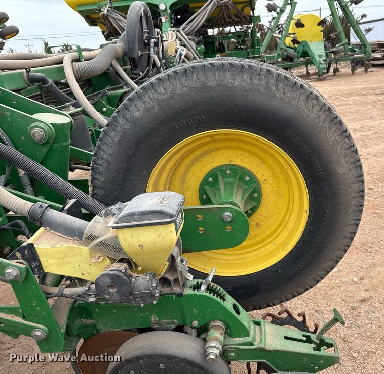 image for item ED5551 2013 John Deere 1770NT no-till planter