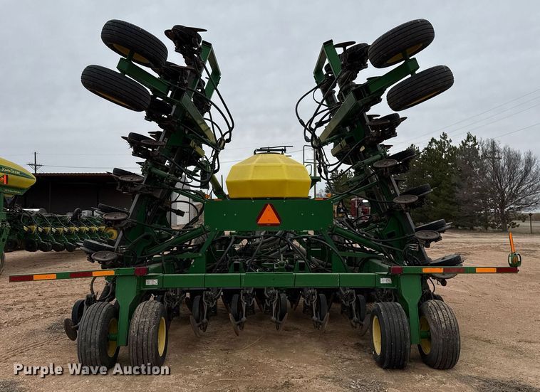 image for item ED5552 2009 John Deere 1890 air seeder