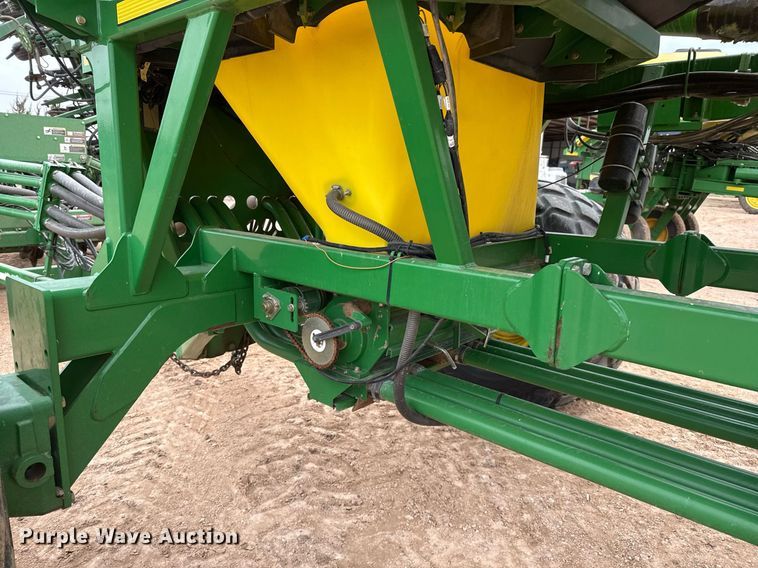 image for item ED5552 2009 John Deere 1890 air seeder