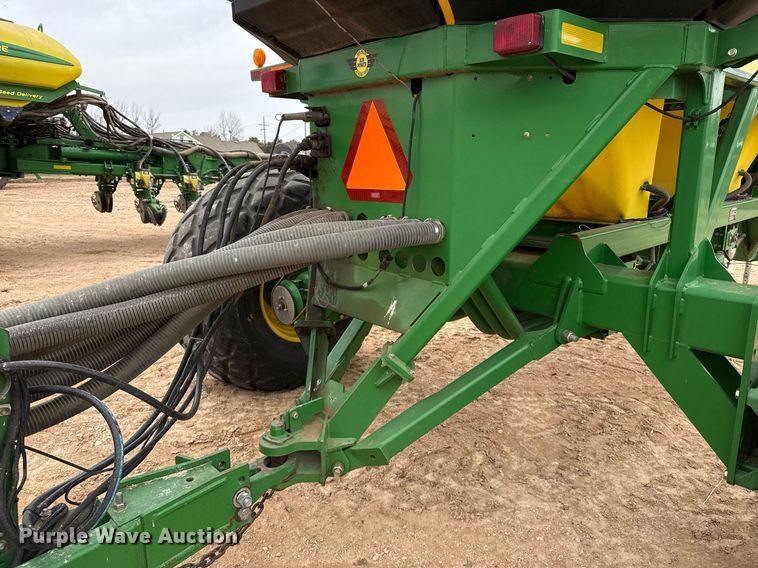 image for item ED5552 2009 John Deere 1890 air seeder