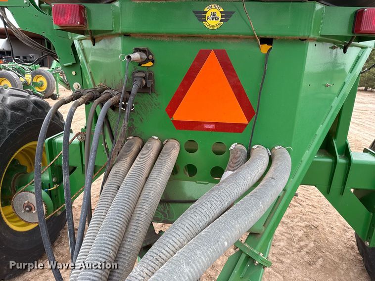 image for item ED5552 2009 John Deere 1890 air seeder
