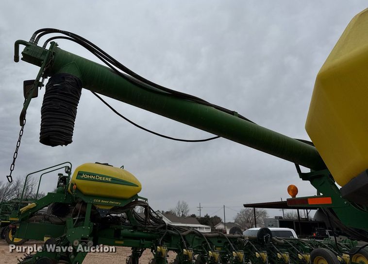 image for item ED5552 2009 John Deere 1890 air seeder