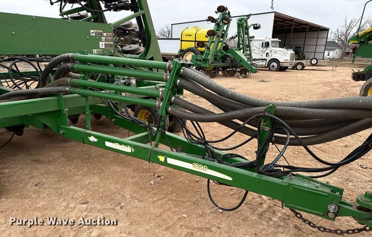 image for item ED5552 2009 John Deere 1890 air seeder