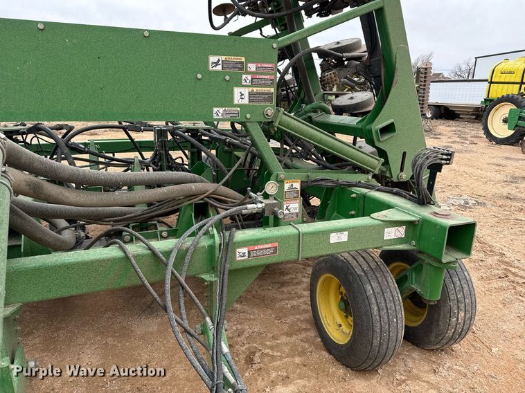 image for item ED5552 2009 John Deere 1890 air seeder
