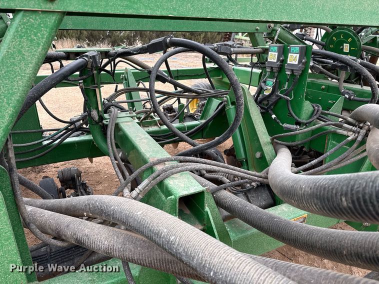 image for item ED5552 2009 John Deere 1890 air seeder