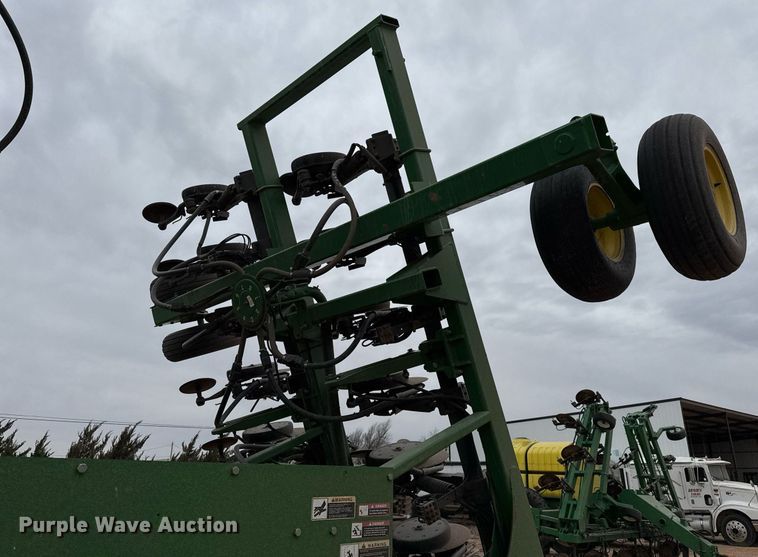 image for item ED5552 2009 John Deere 1890 air seeder