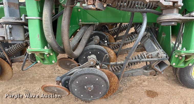 image for item ED5552 2009 John Deere 1890 air seeder