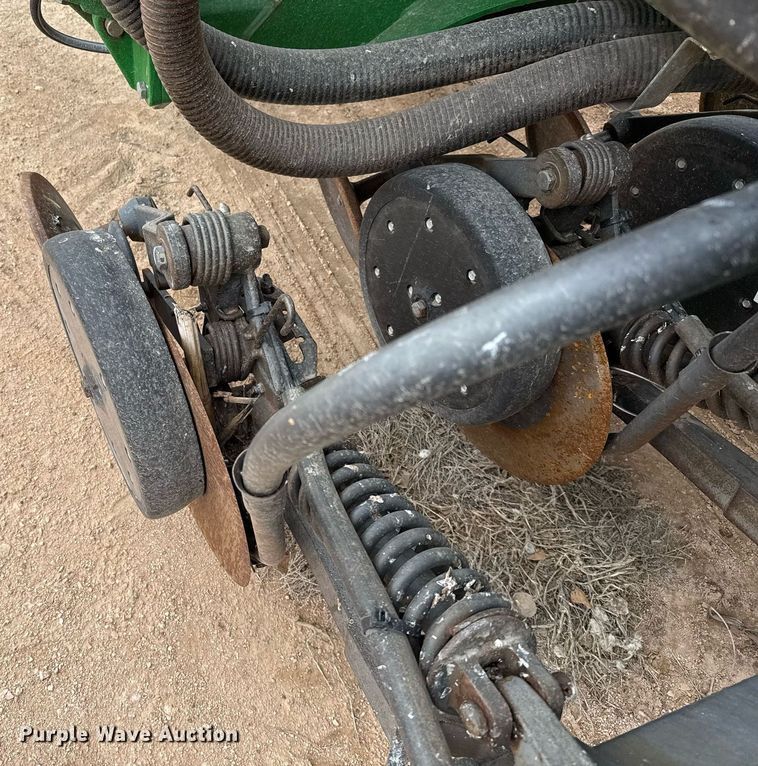 image for item ED5552 2009 John Deere 1890 air seeder