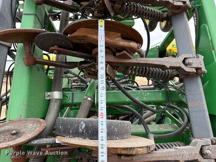 image for item ED5552 2009 John Deere 1890 air seeder