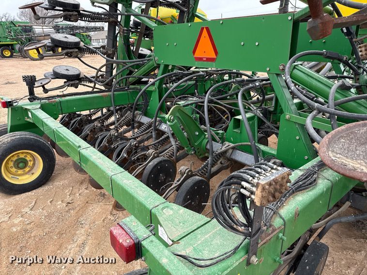 image for item ED5552 2009 John Deere 1890 air seeder
