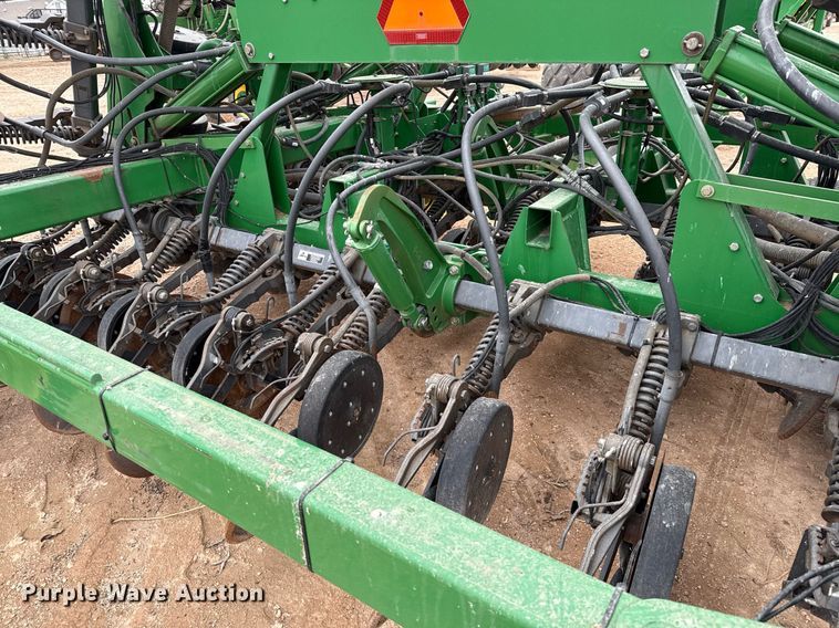image for item ED5552 2009 John Deere 1890 air seeder