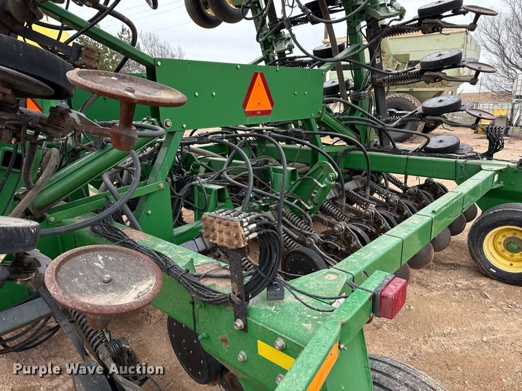 image for item ED5552 2009 John Deere 1890 air seeder