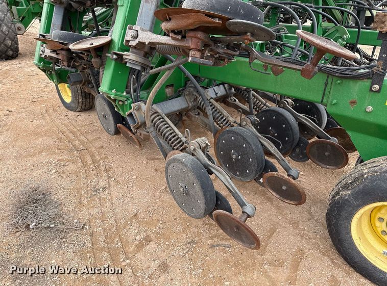 image for item ED5552 2009 John Deere 1890 air seeder