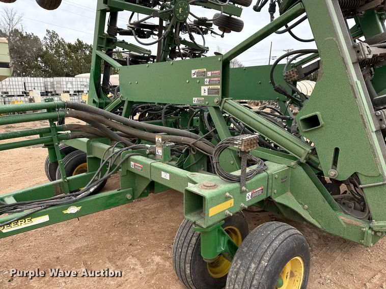image for item ED5552 2009 John Deere 1890 air seeder