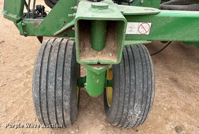 image for item ED5552 2009 John Deere 1890 air seeder