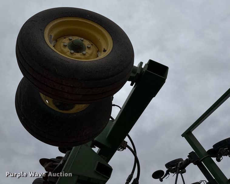 image for item ED5552 2009 John Deere 1890 air seeder