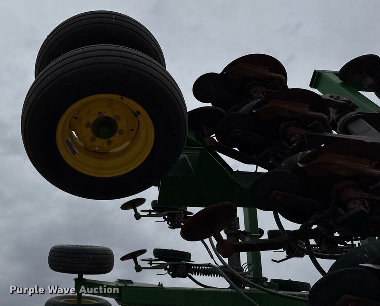 image for item ED5552 2009 John Deere 1890 air seeder