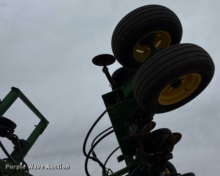 image for item ED5552 2009 John Deere 1890 air seeder