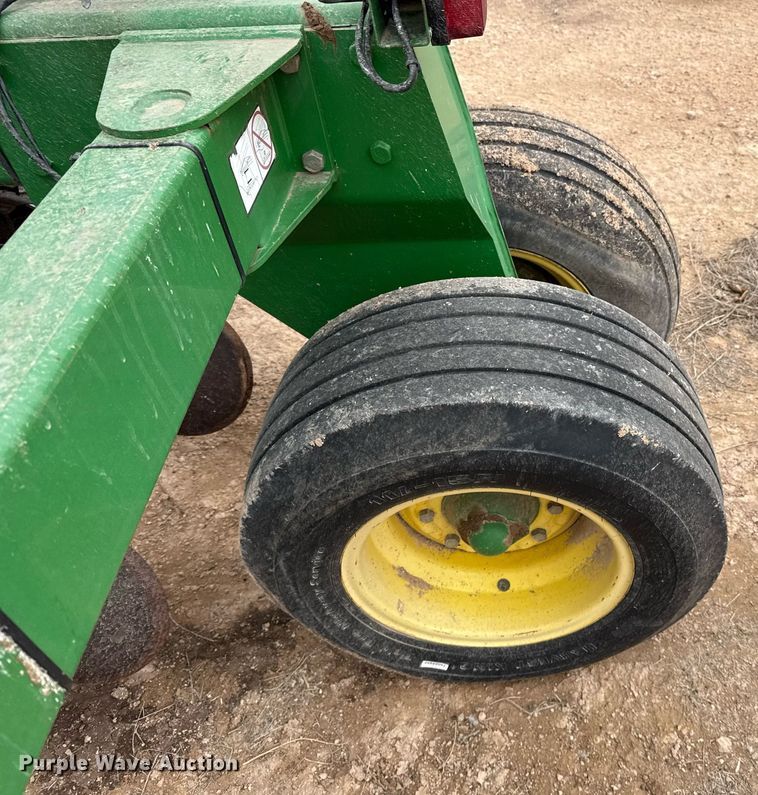 image for item ED5552 2009 John Deere 1890 air seeder