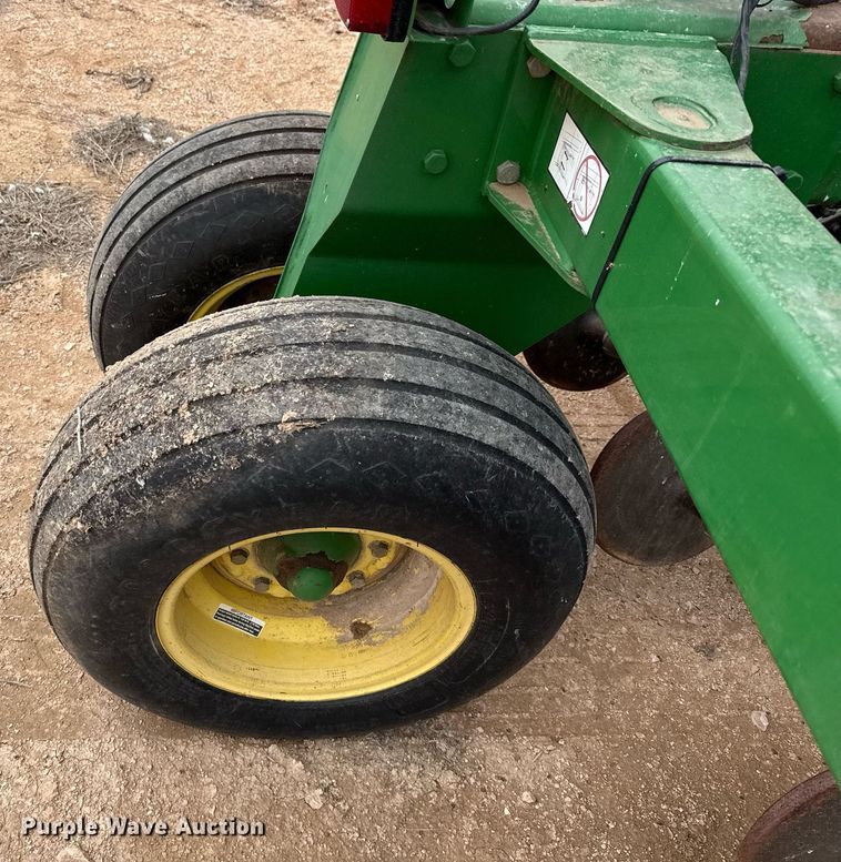 image for item ED5552 2009 John Deere 1890 air seeder