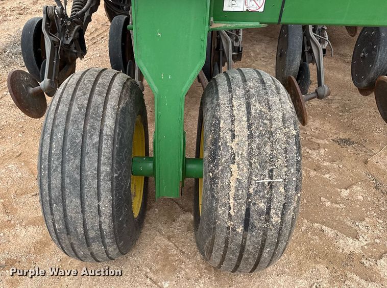 image for item ED5552 2009 John Deere 1890 air seeder