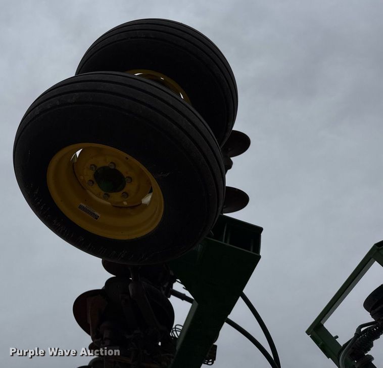 image for item ED5552 2009 John Deere 1890 air seeder