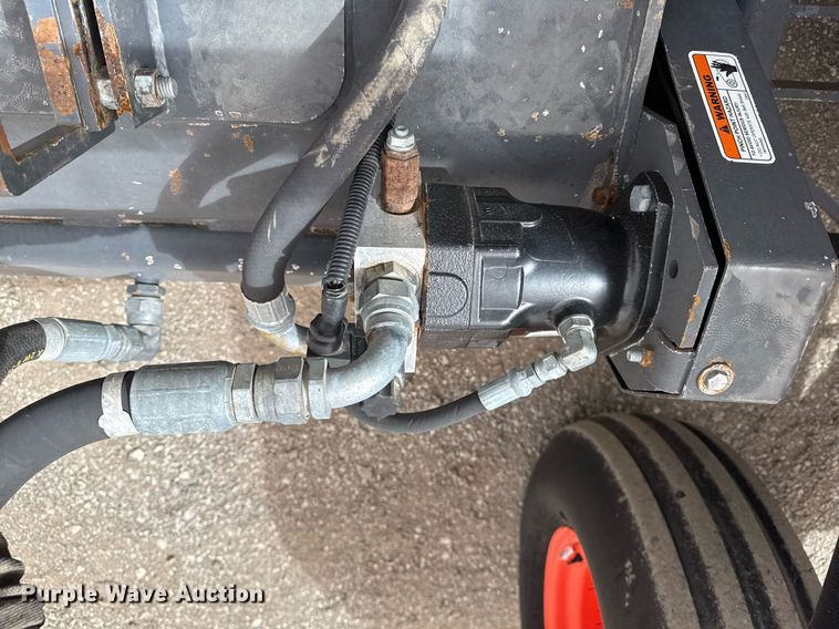 image for item EG2656 2014 Kubota M108S tractor