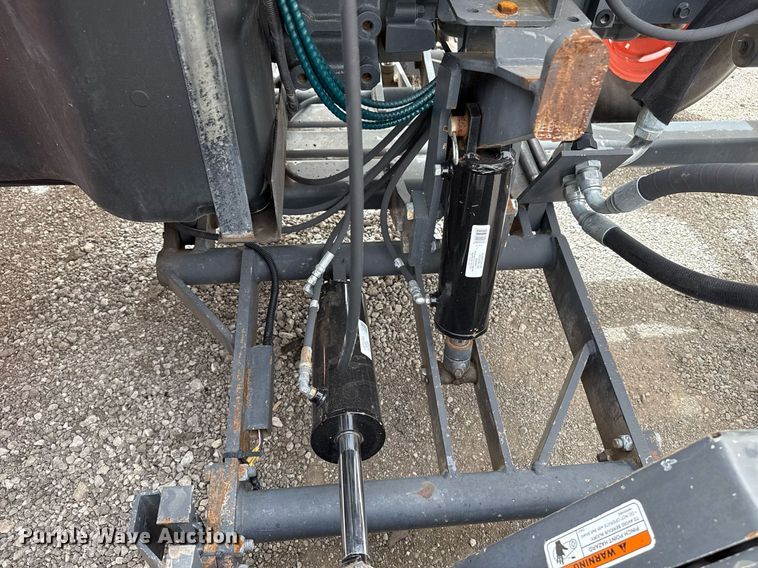 image for item EG2656 2014 Kubota M108S tractor