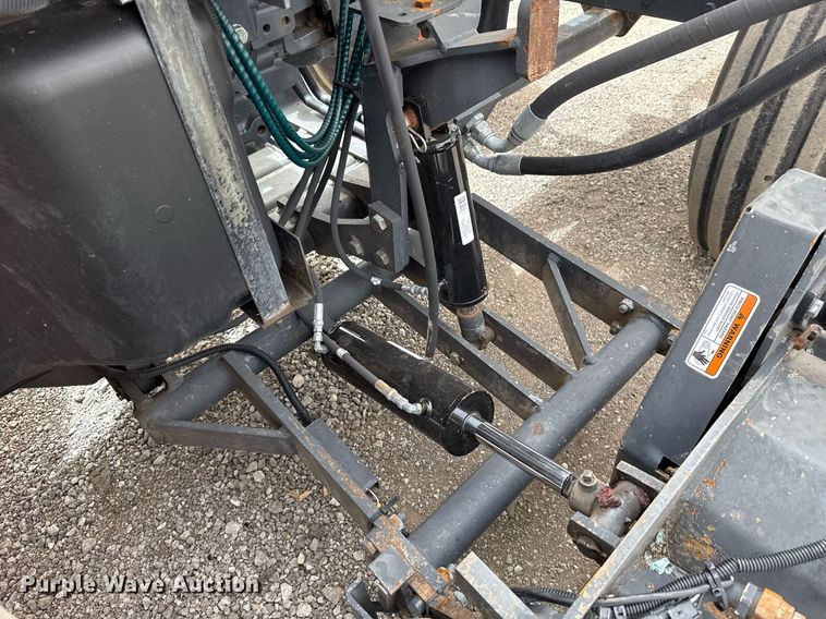 image for item EG2656 2014 Kubota M108S tractor