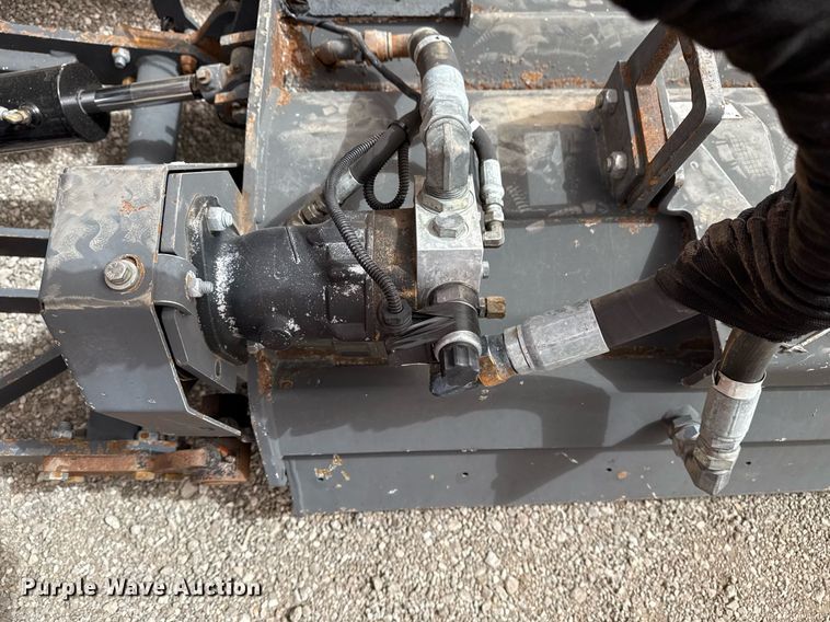 image for item EG2656 2014 Kubota M108S tractor