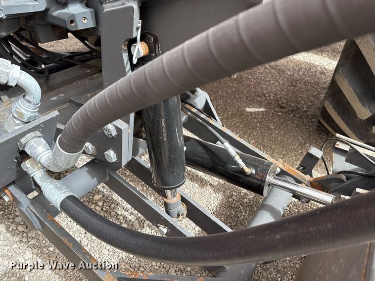 image for item EG2656 2014 Kubota M108S tractor