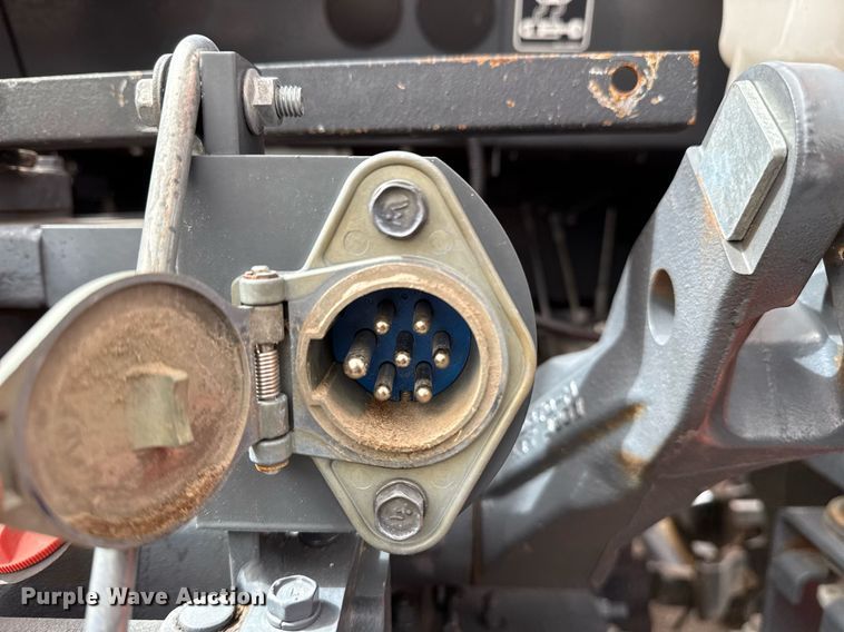 image for item EG2656 2014 Kubota M108S tractor