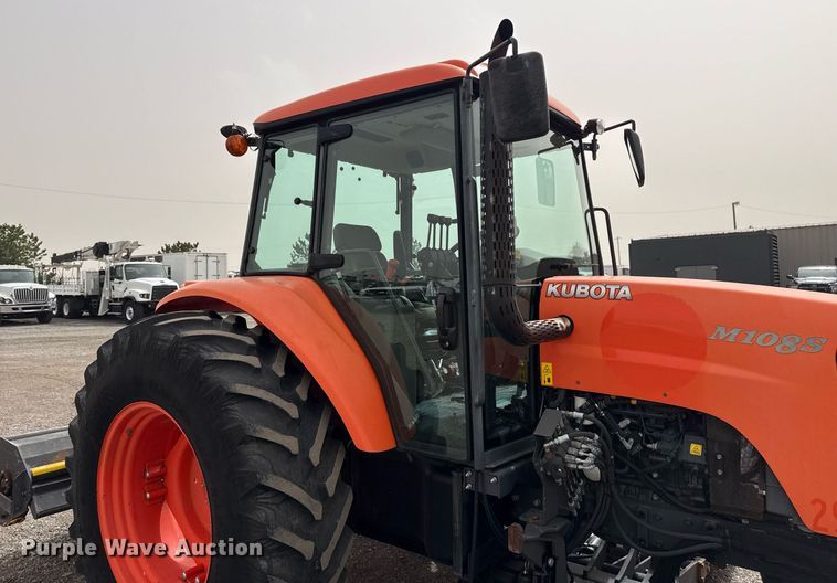 image for item EG2656 2014 Kubota M108S tractor