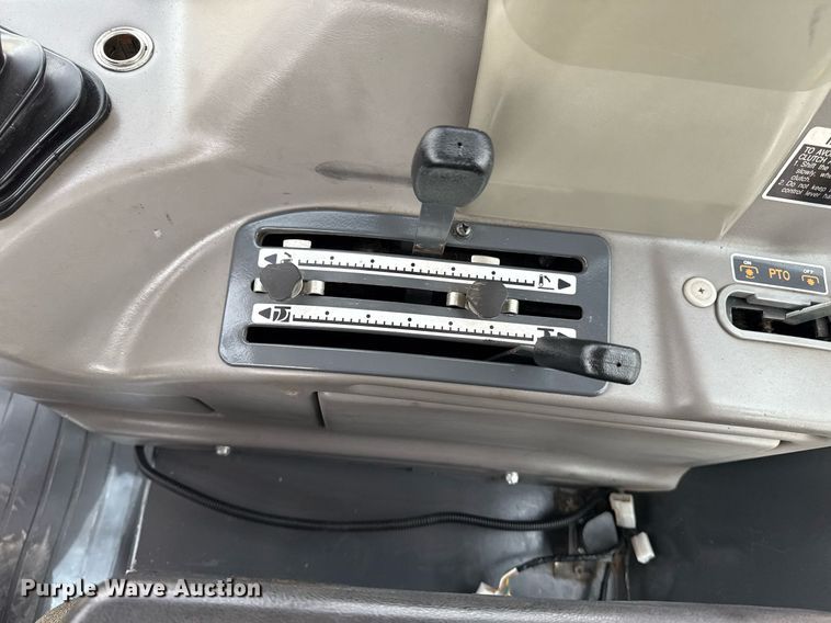 image for item EG2656 2014 Kubota M108S tractor