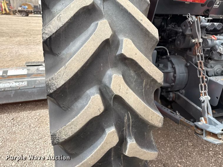 image for item EG2656 2014 Kubota M108S tractor