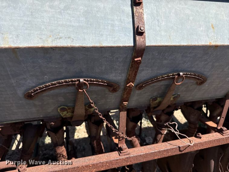 image for item EJ3522 (3) grain drills