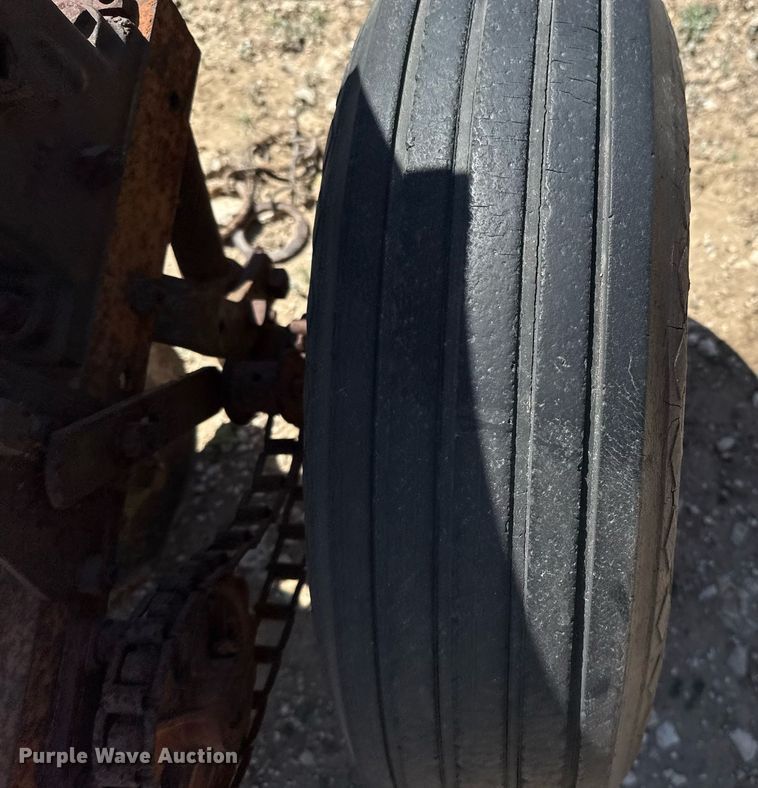 image for item EJ3522 (3) grain drills