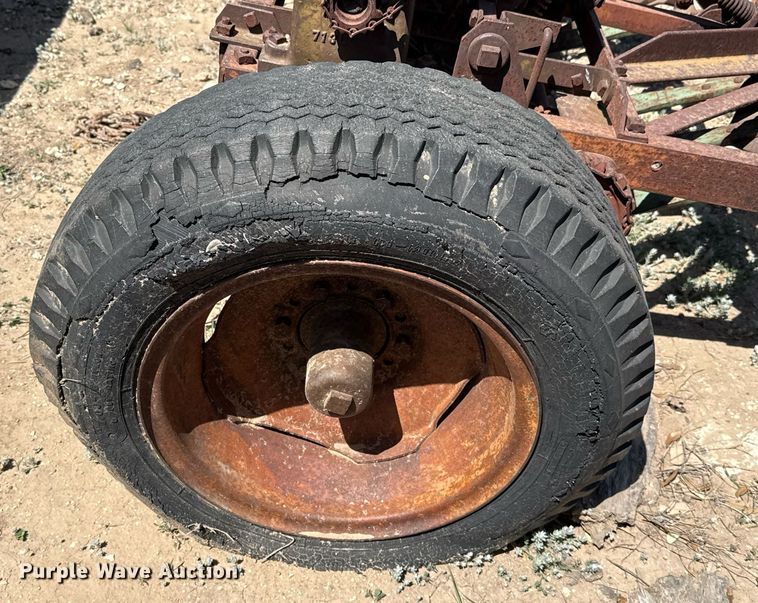 image for item EJ3522 (3) grain drills